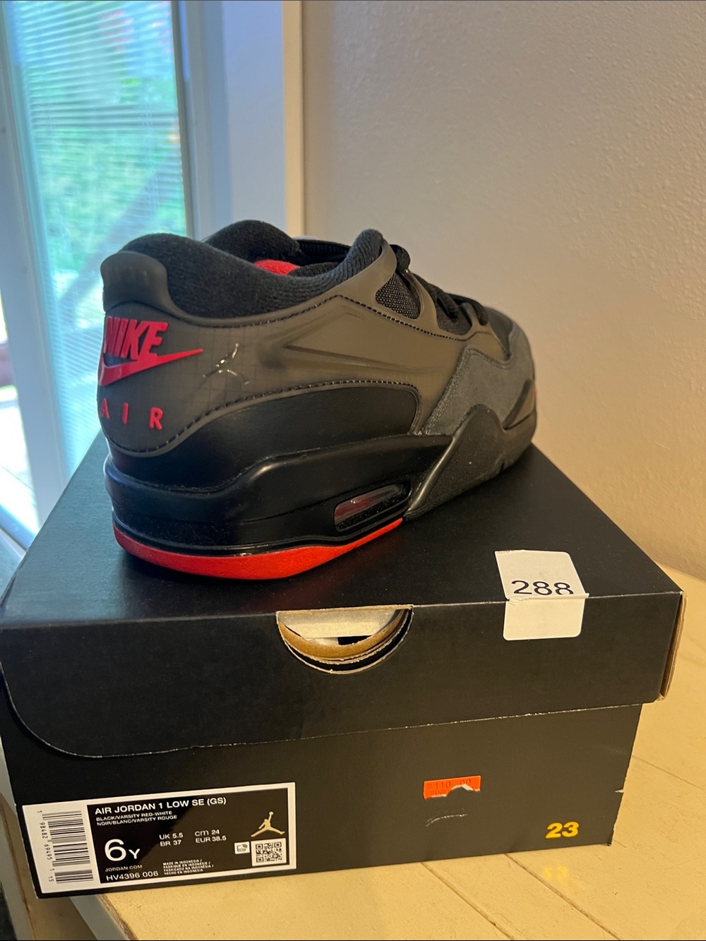 Nike Air Jordan 1 Low SE youth Shoe - Black/Red/Grey